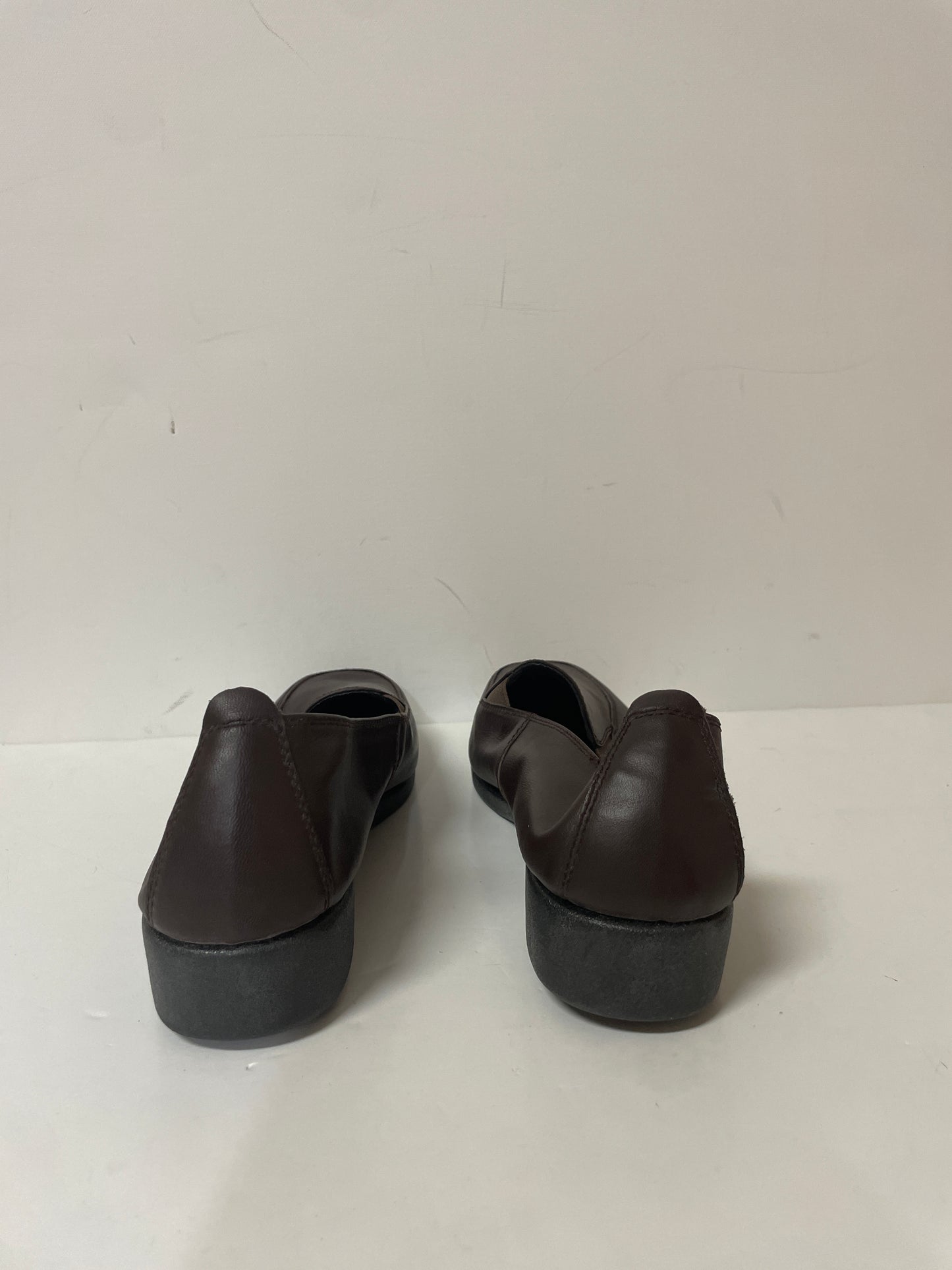 Shoes Flats By Hush Puppies In Brown, Size: 12