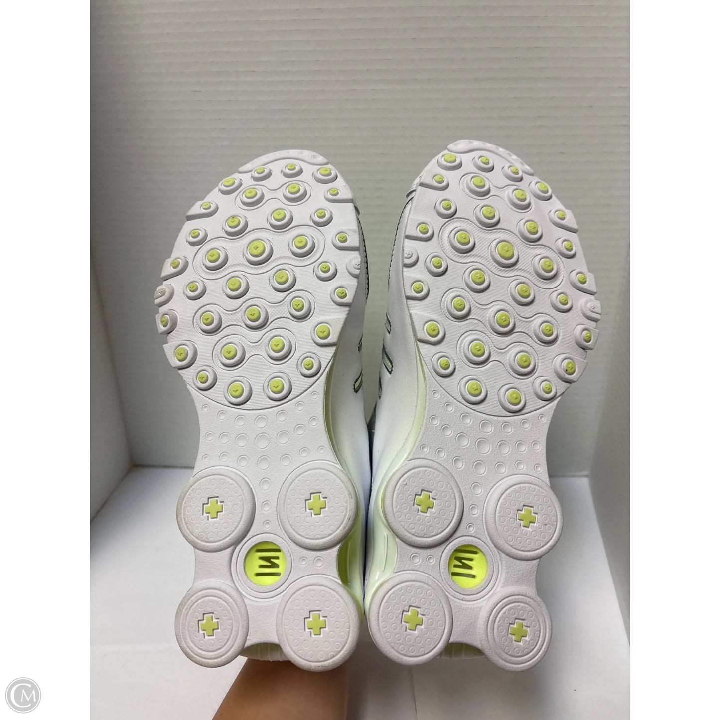 Shoes Athletic By Nike In Yellow, Size: 9.5