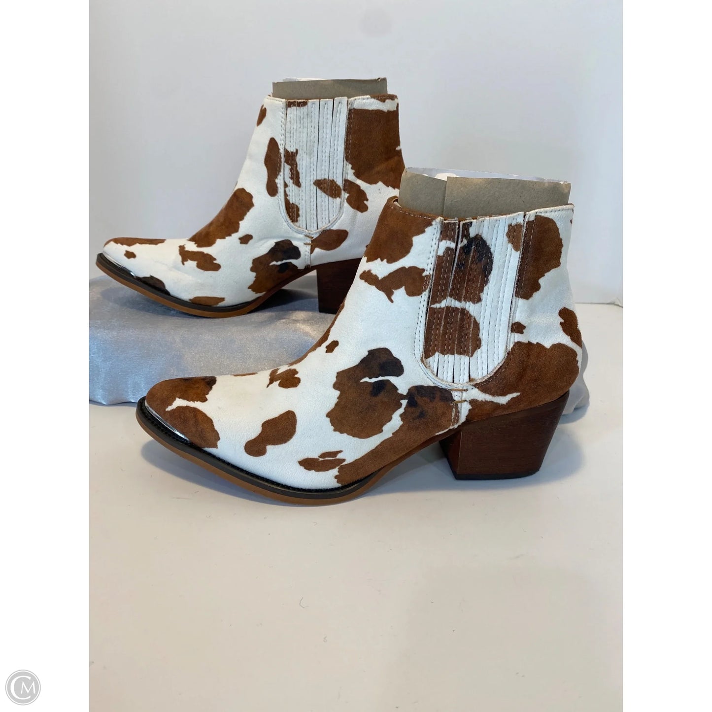 Boots Ankle Heels By Clothes Mentor In Animal Print, Size: 7