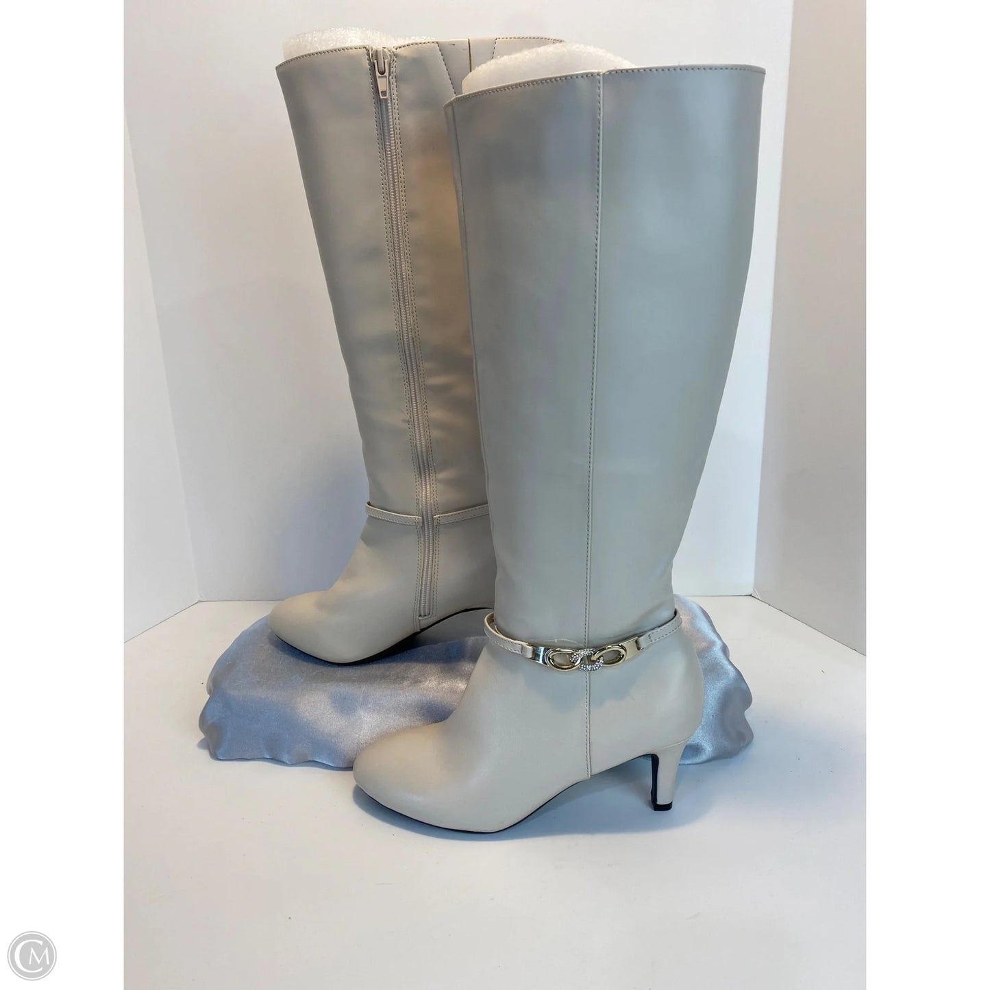 Boots Knee Heels By Clothes Mentor In Cream, Size: 6.5
