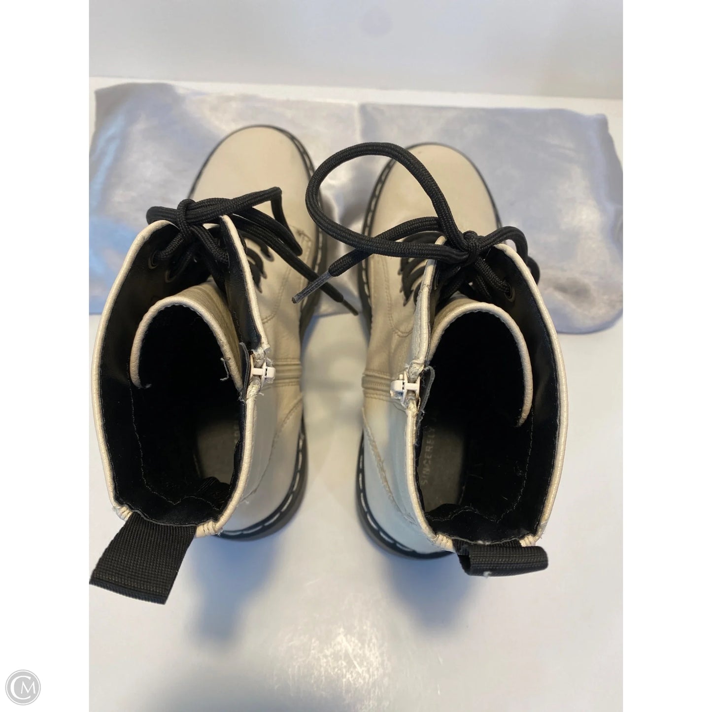 Boots Ankle Flats By Clothes Mentor In Cream, Size: 7.5