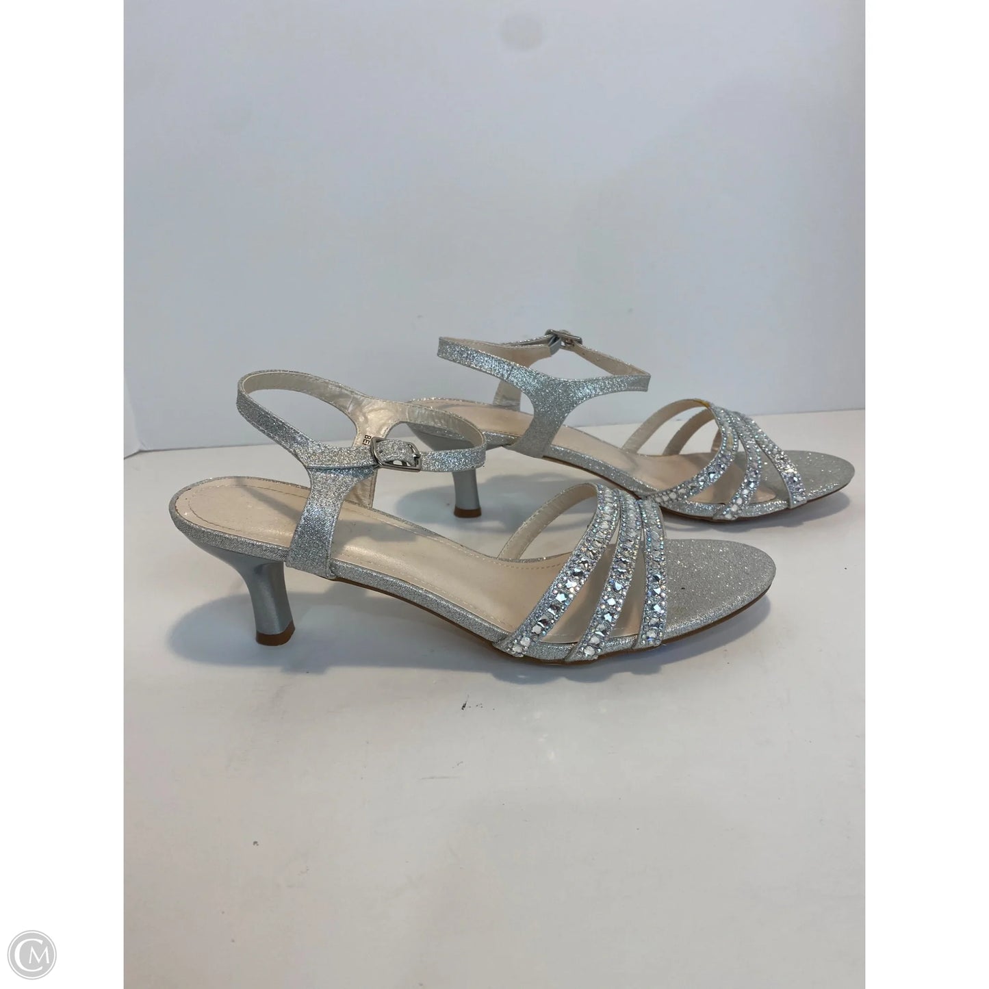 Shoes Heels Kitten By Clothes Mentor In Silver, Size: 8