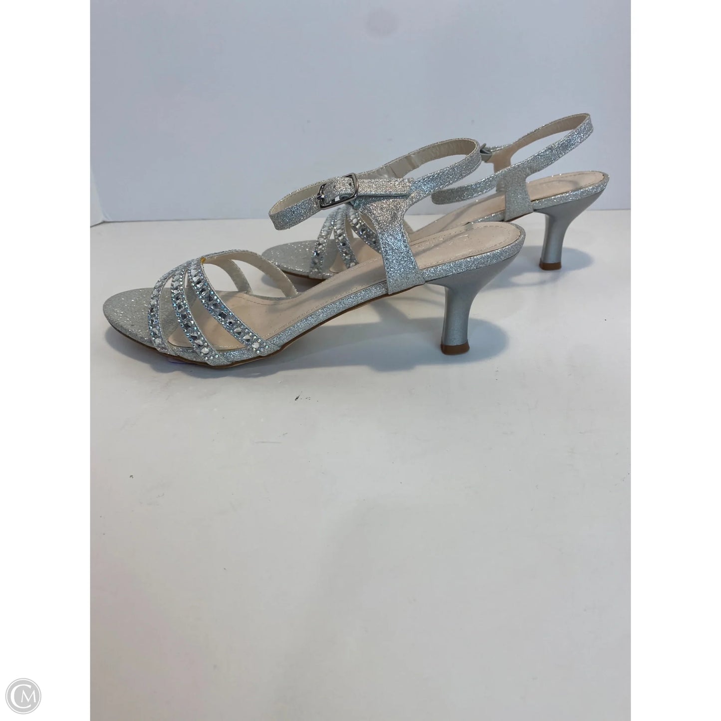 Shoes Heels Kitten By Clothes Mentor In Silver, Size: 8
