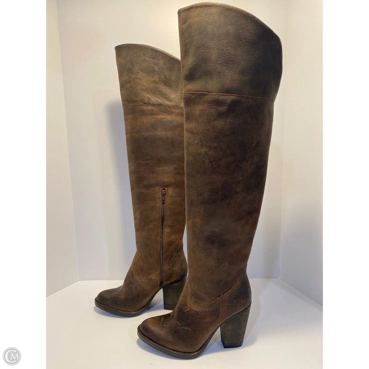 Boots Knee Heels By Clothes Mentor In Brown, Size: 7