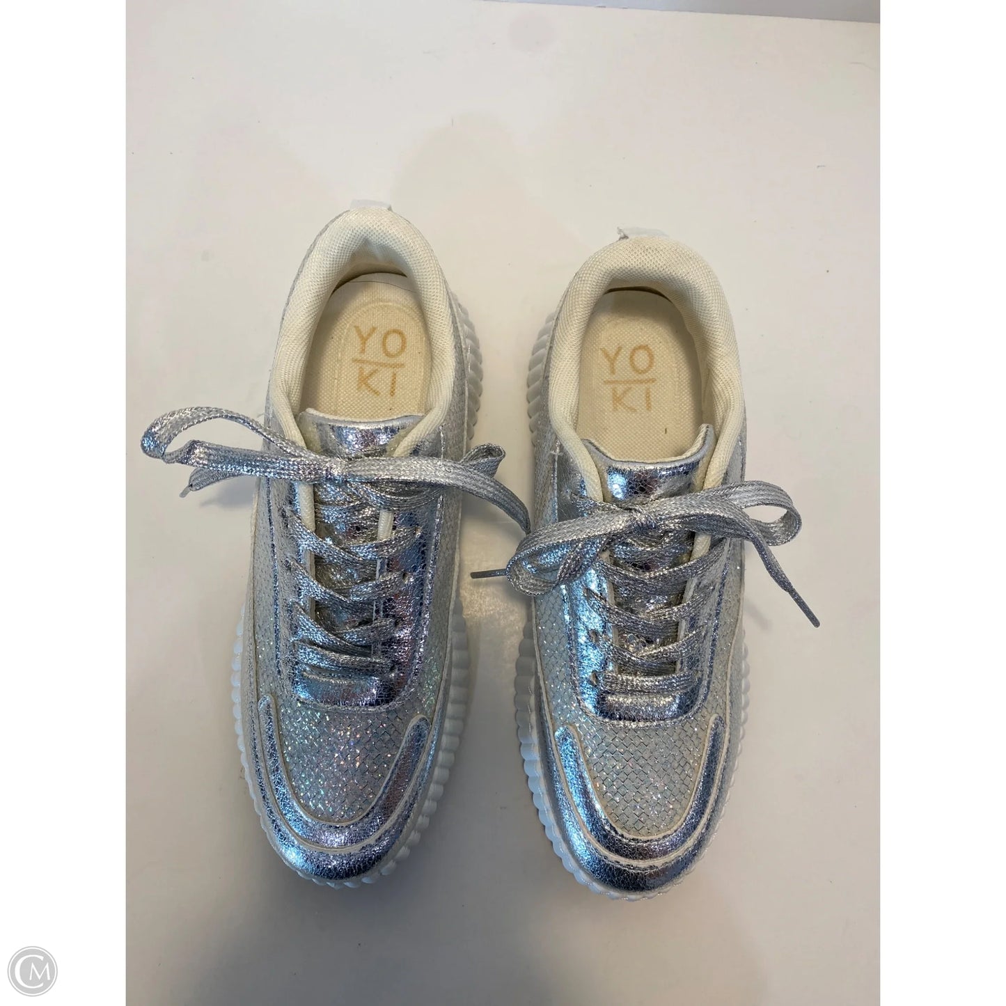 Shoes Sneakers By Yoki In Silver, Size: 10