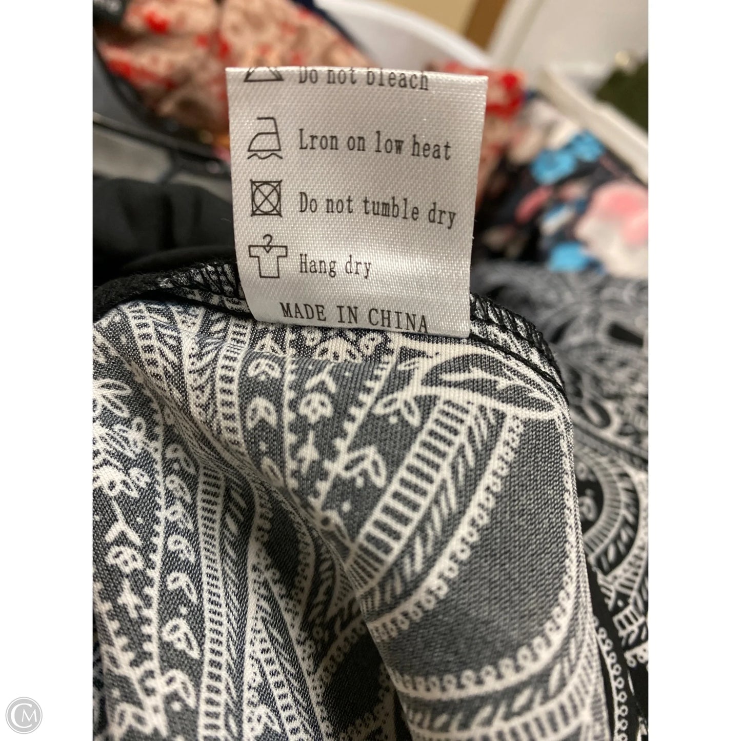 Top Long Sleeve By Clothes Mentor In Black & White, Size: L