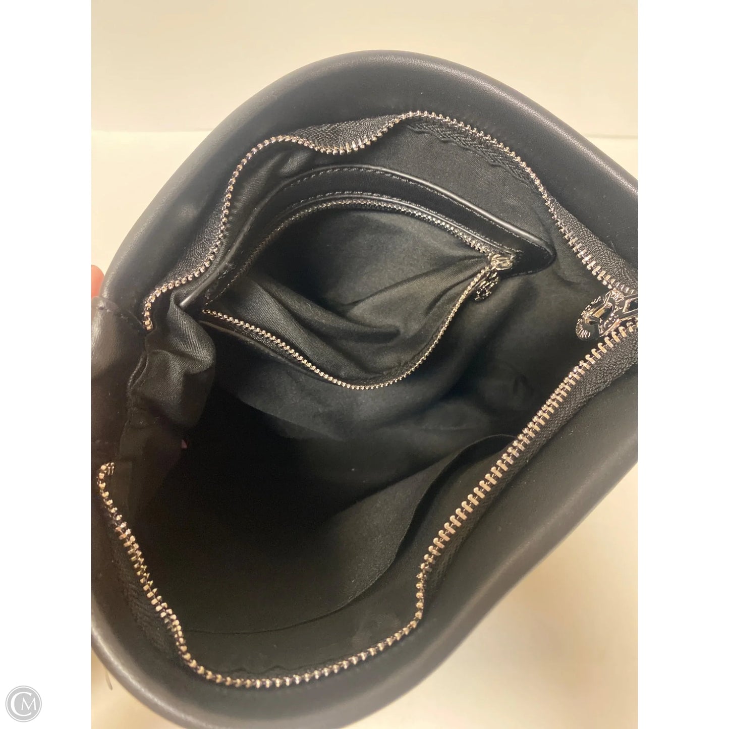 Crossbody By Clothes Mentor, Size: Medium
