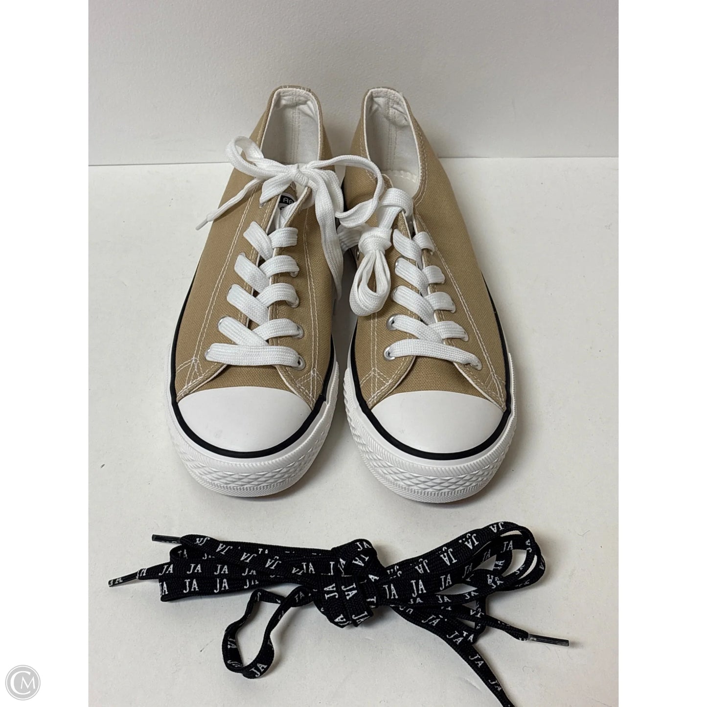 Shoes Sneakers By Clothes Mentor In Tan, Size: 9