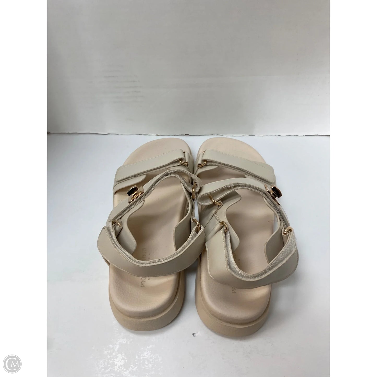 Sandals Flats By Clothes Mentor In Cream, Size: 9