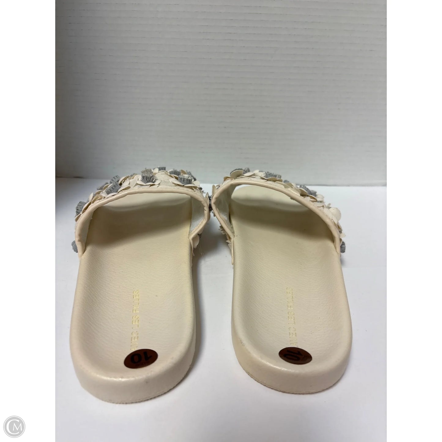 Sandals Flats By Clothes Mentor In Cream, Size: 10