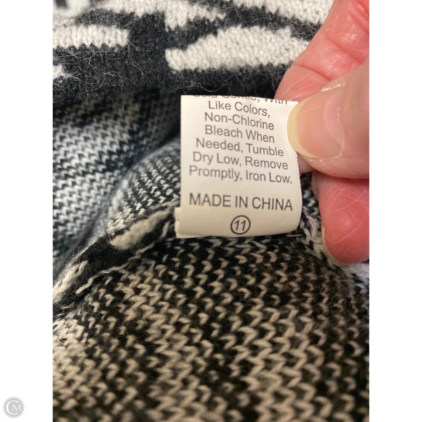 Sweater By Clothes Mentor In Black, Size: Xl