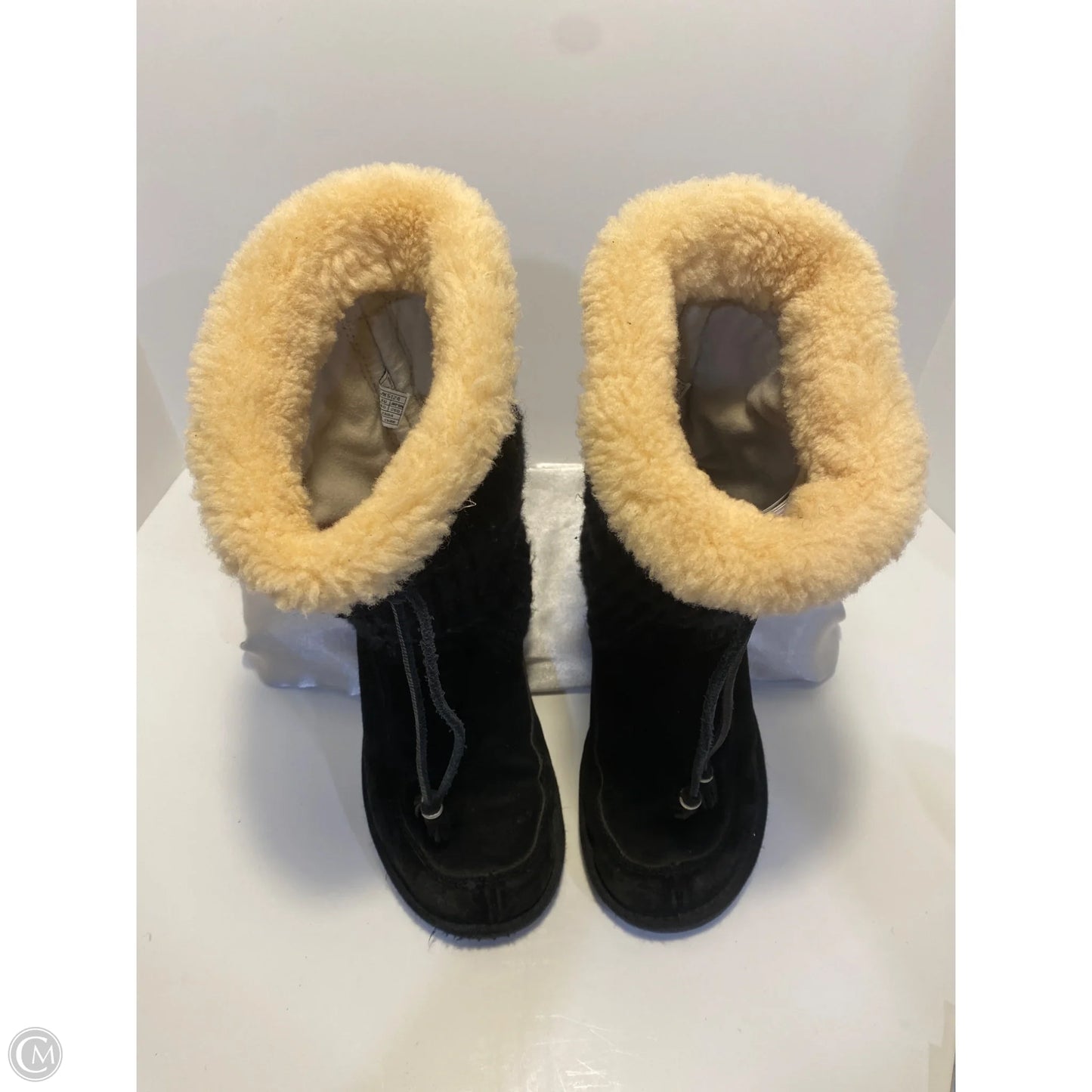 Boots Designer By Ugg In Black, Size: 9