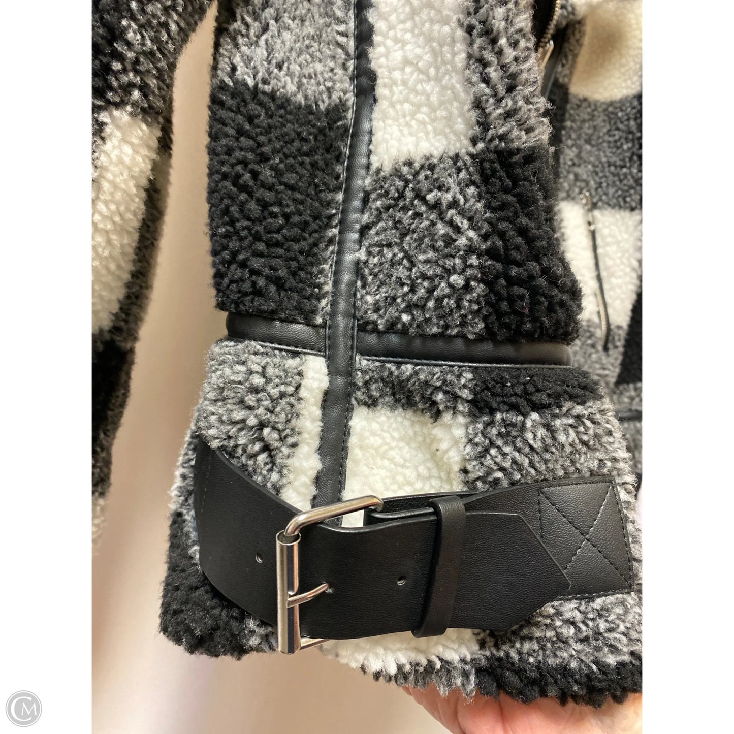 Coat Faux Fur & Sherpa By Clothes Mentor In Black & White, Size: M