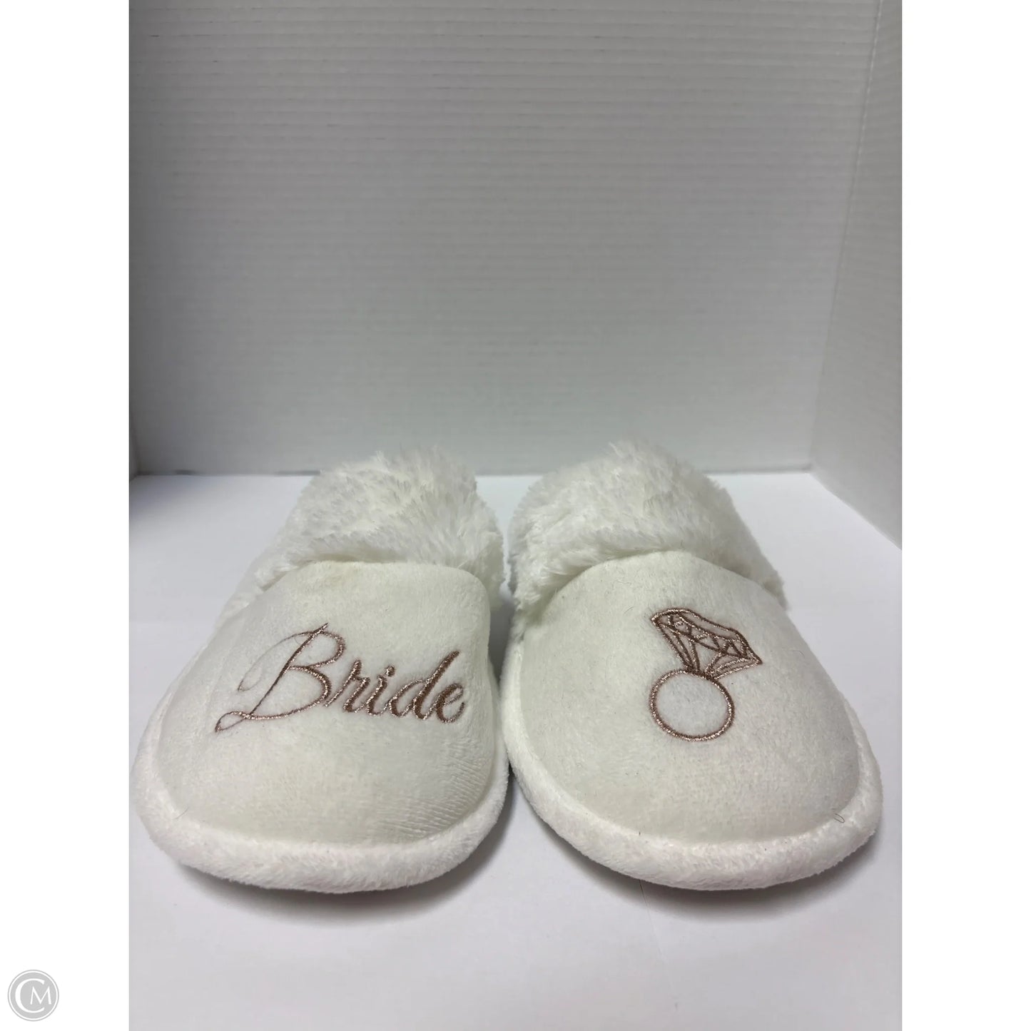 Slippers By Clothes Mentor In White