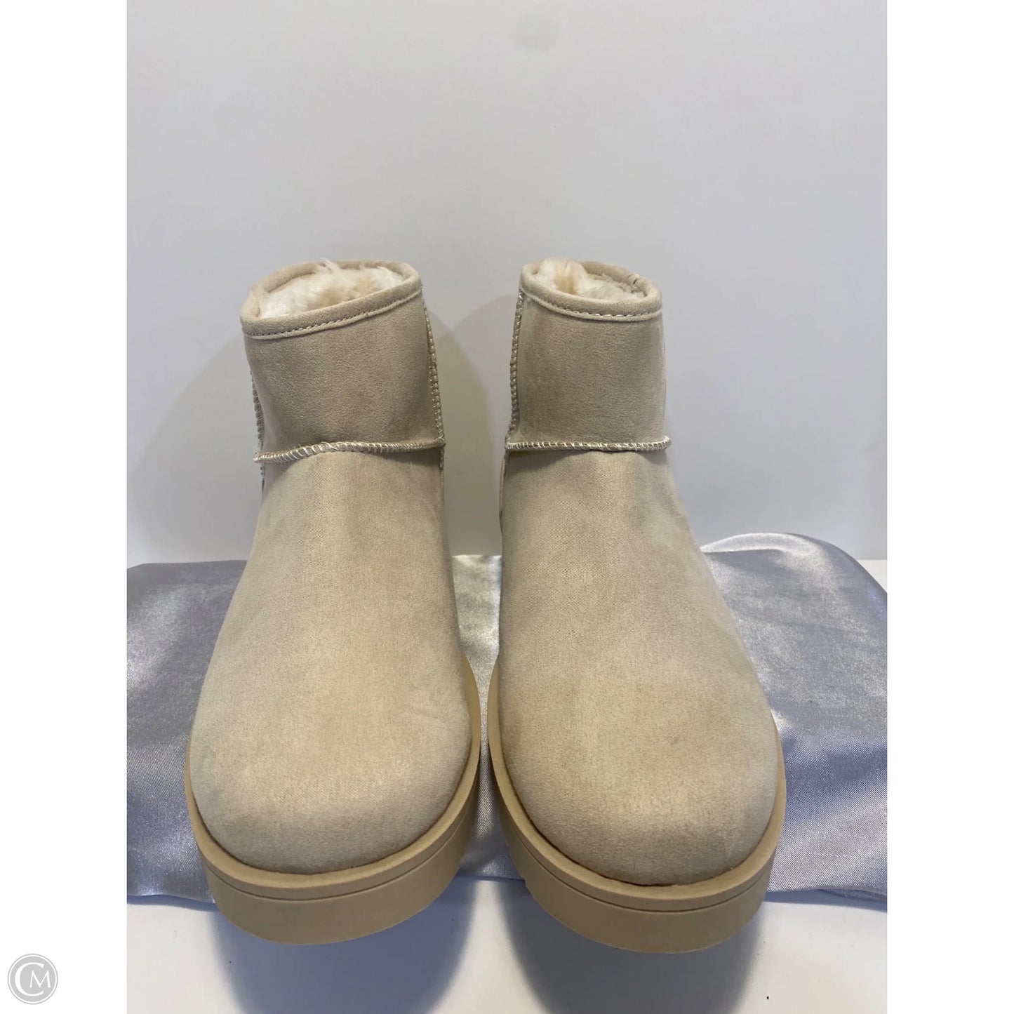 Boots Ankle Flats By Clothes Mentor In Cream, Size: 10