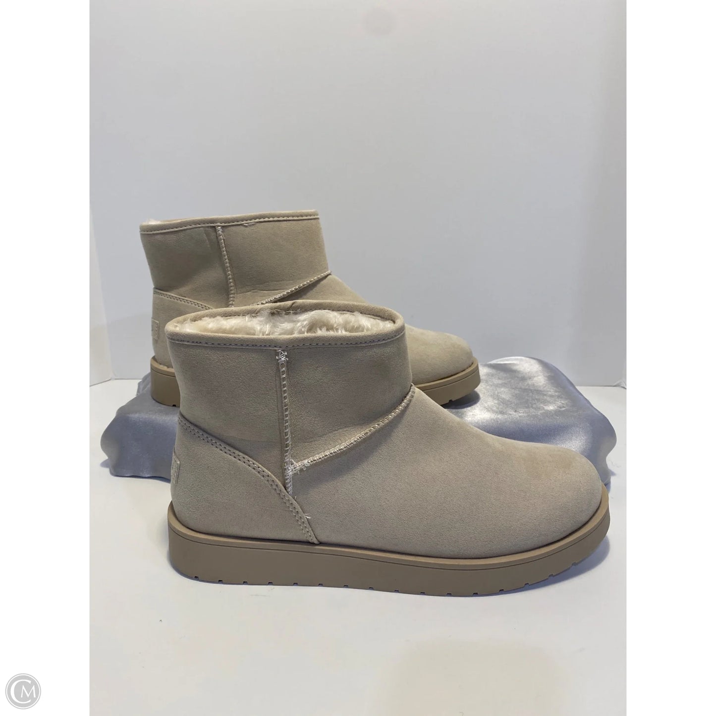 Boots Ankle Flats By Clothes Mentor In Cream, Size: 10