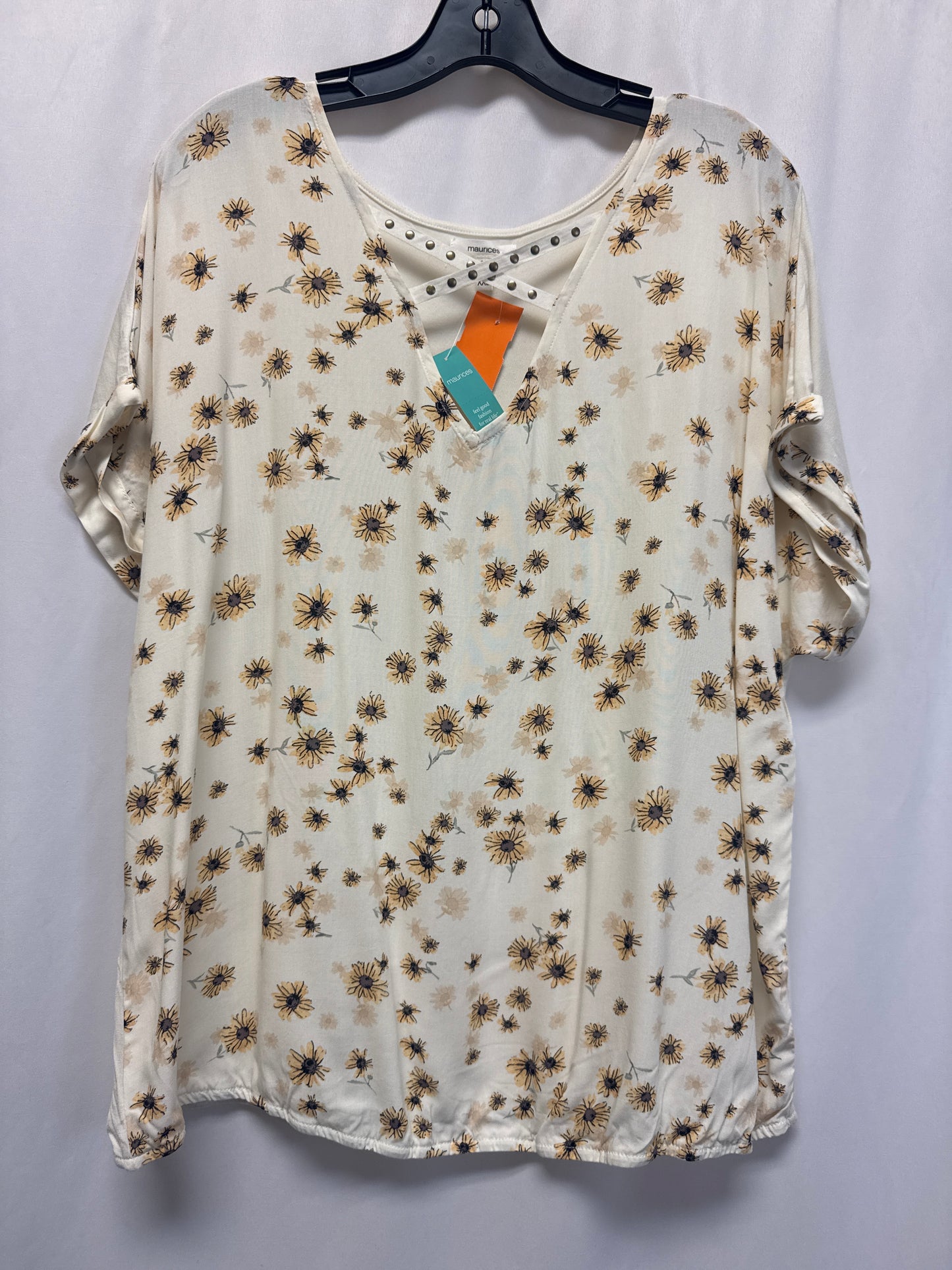 Top Short Sleeve By Maurices In Cream, Size: Xxl