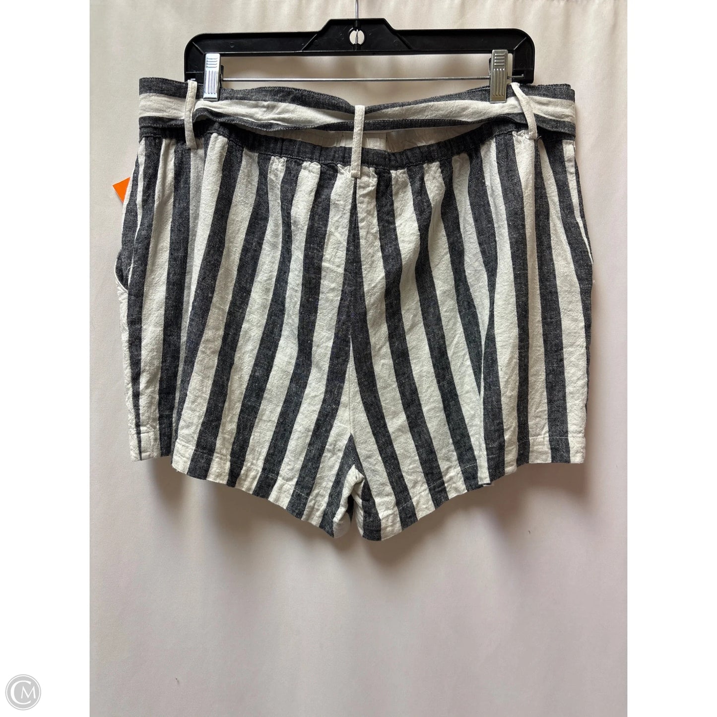 Shorts By Who What Wear In Black & White, Size: 18