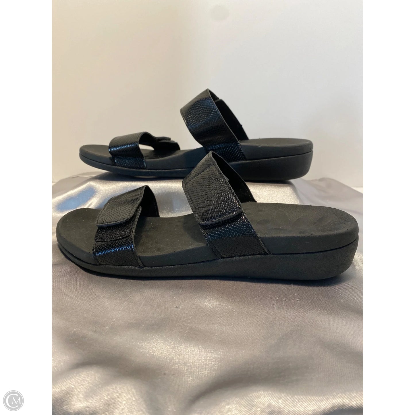 Sandals Flats By Cmf In Black, Size: 9.5