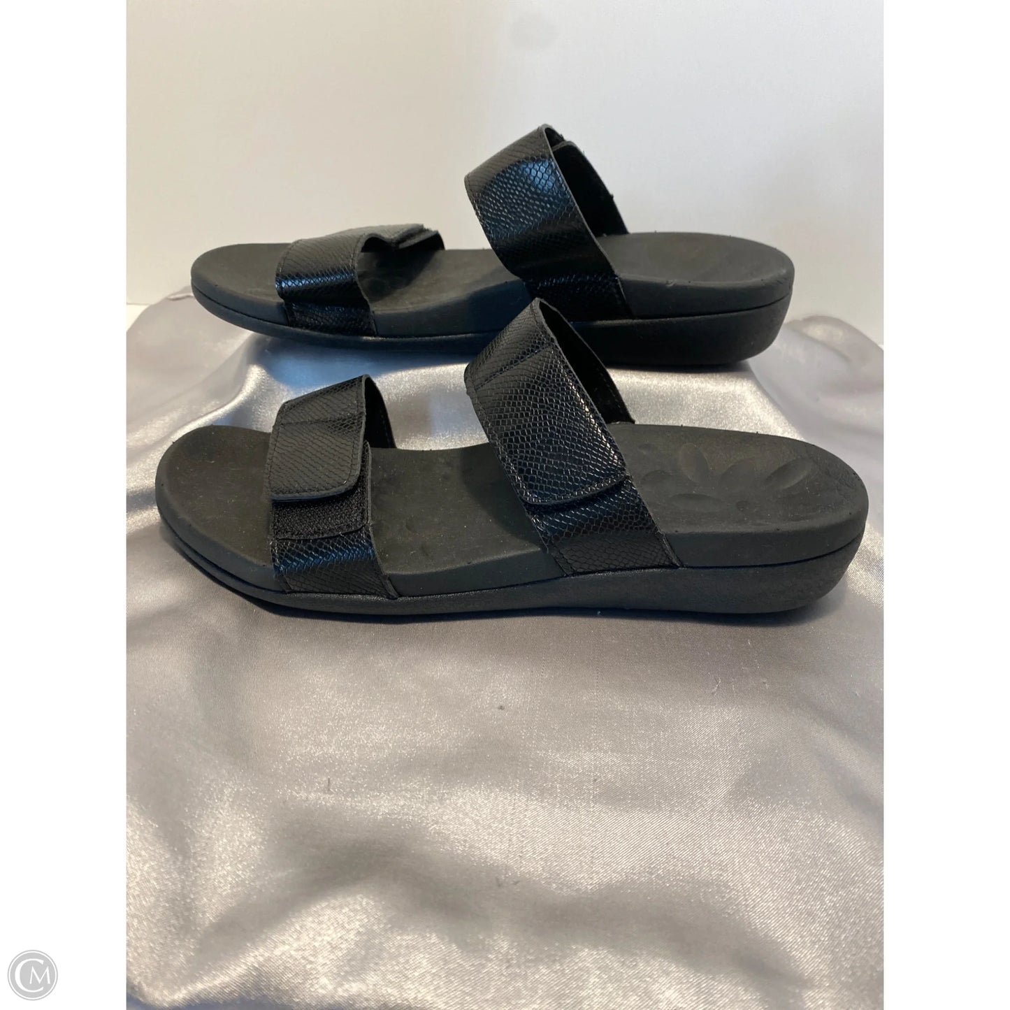 Sandals Flats By Cmf In Black, Size: 9.5