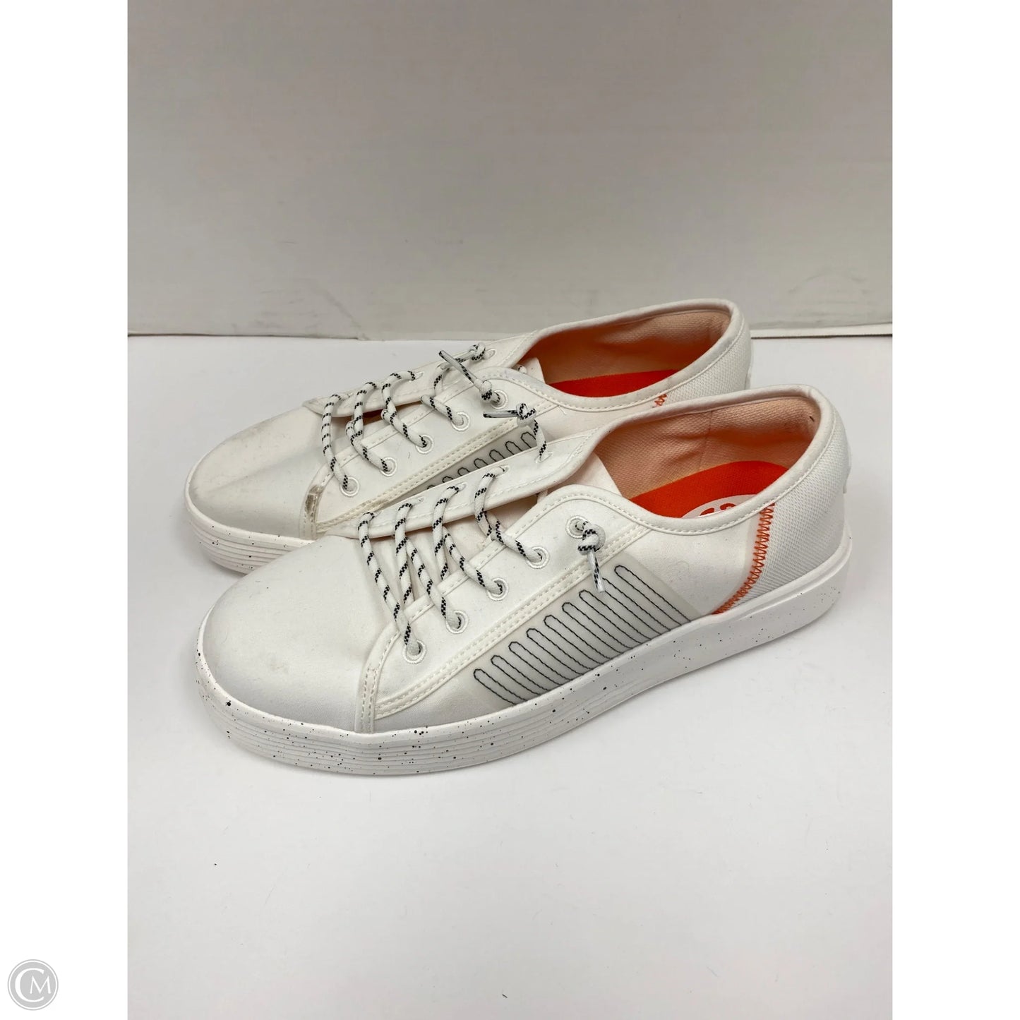 Shoes Flats By Hey Dude In White, Size: 10