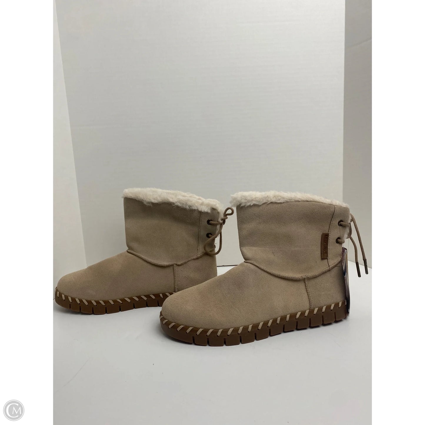 Boots Ankle Flats By Muk Luks In Cream, Size: 9