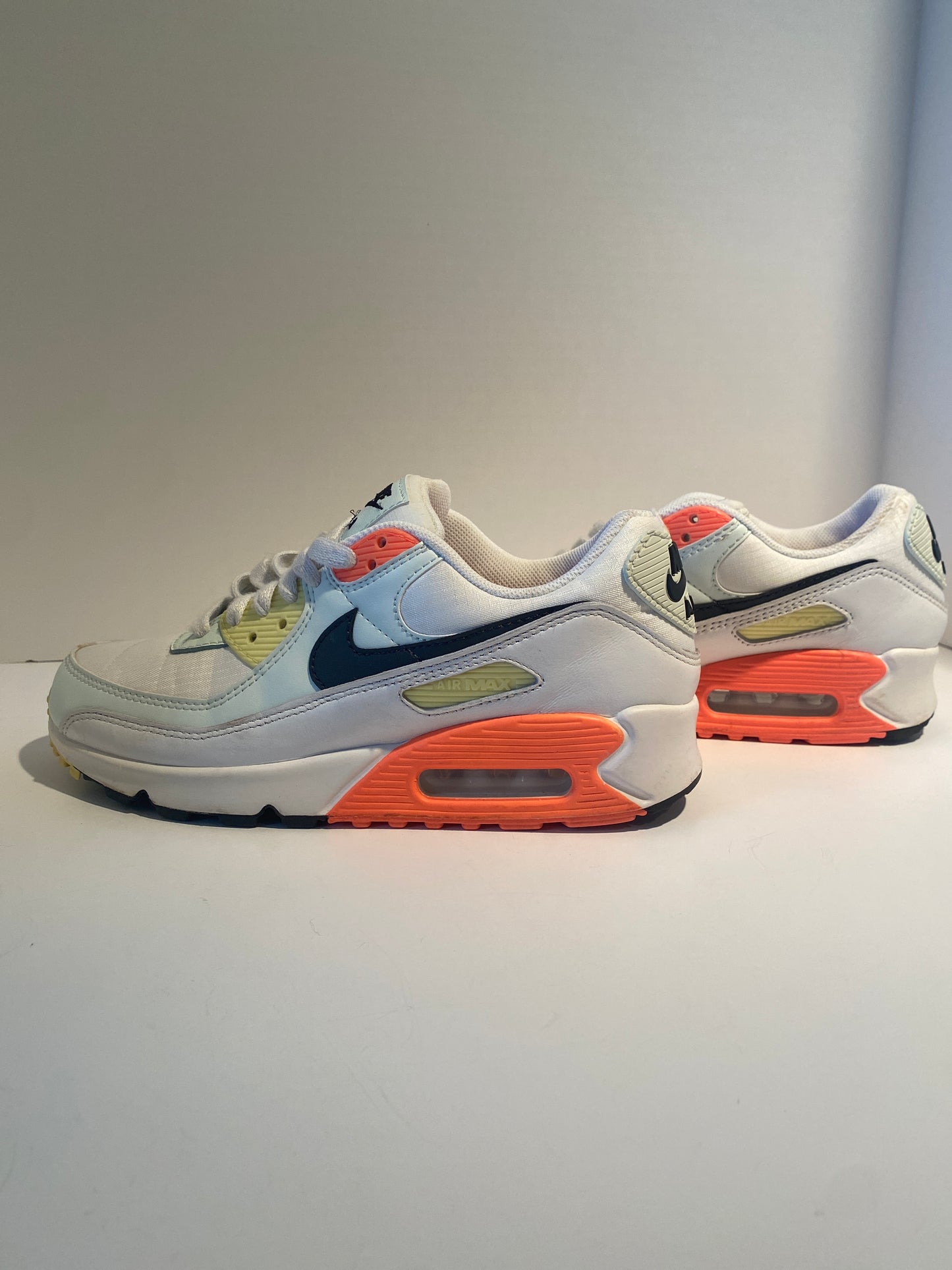 Shoes Sneakers By Nike Size: 8
