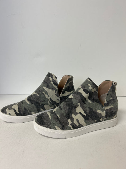 Shoes Sneakers By Steve Madden  Size: 11