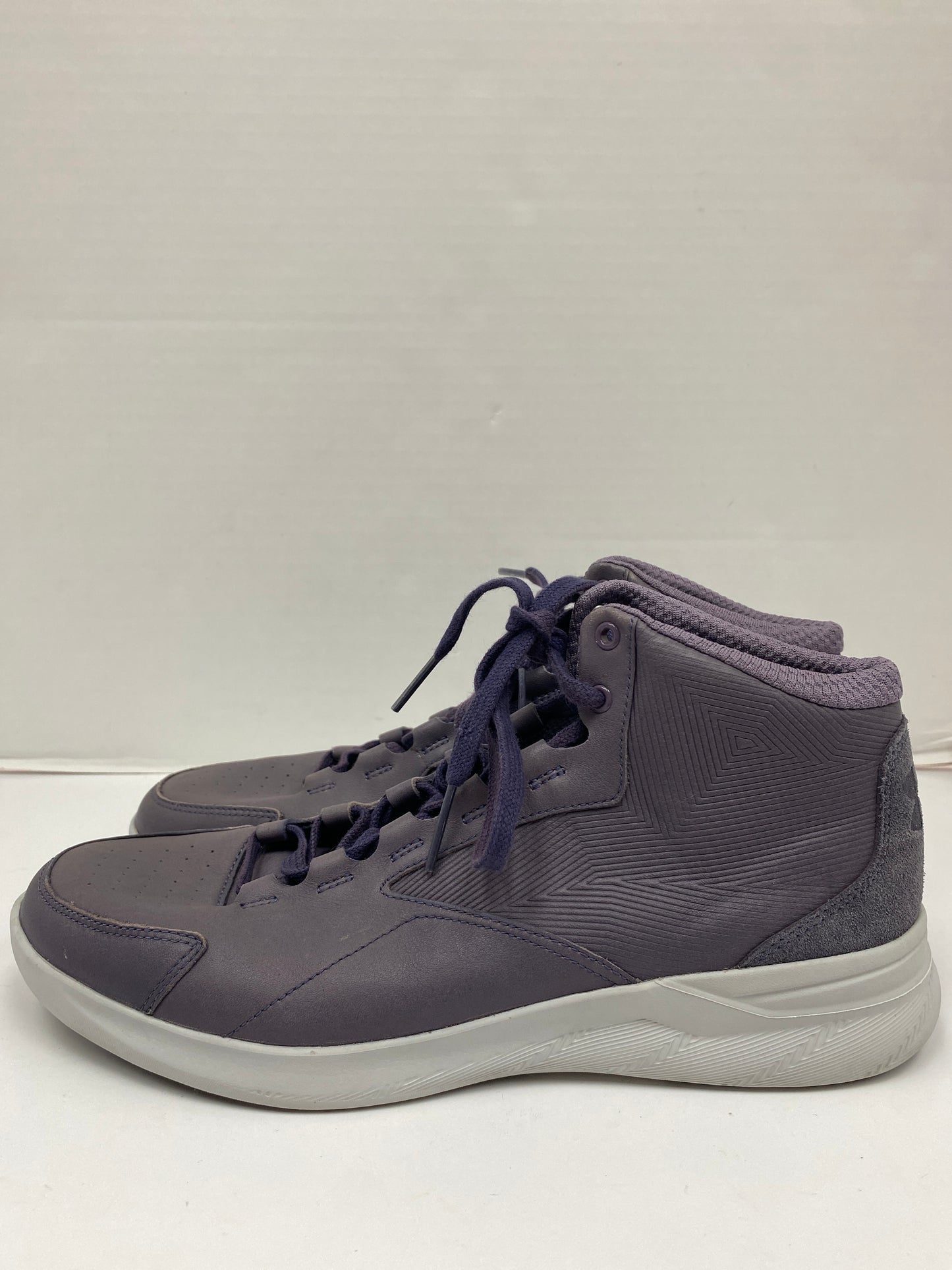 Shoes Sneakers By Under Armour  Size: 10