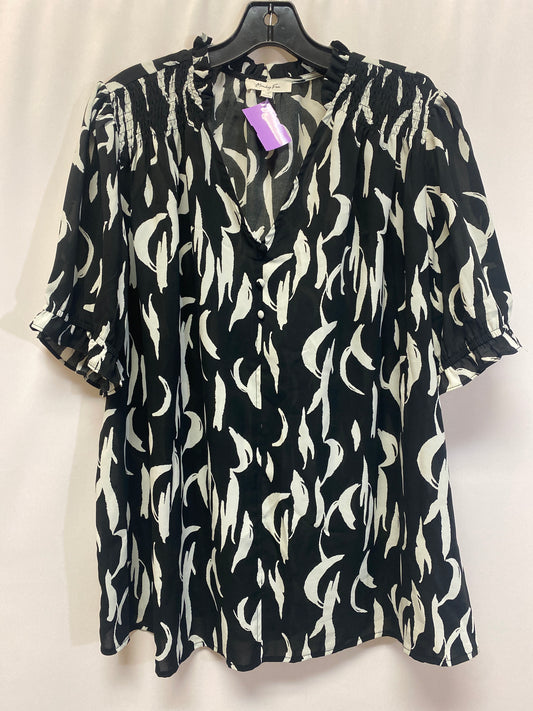 Black Top Short Sleeve Clothes Mentor, Size 1x