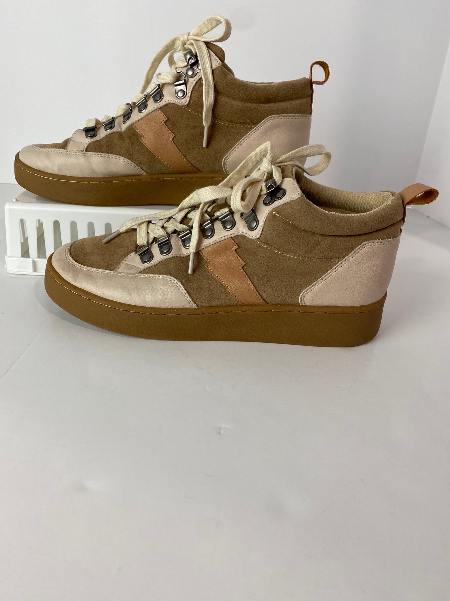 Tan Shoes Sneakers Clothes Mentor, Size 7.5