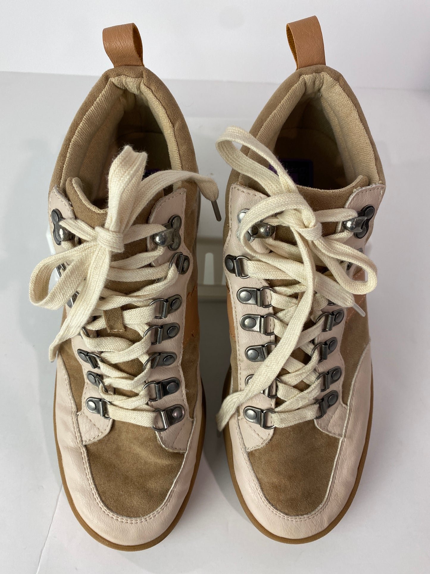 Tan Shoes Sneakers Clothes Mentor, Size 7.5