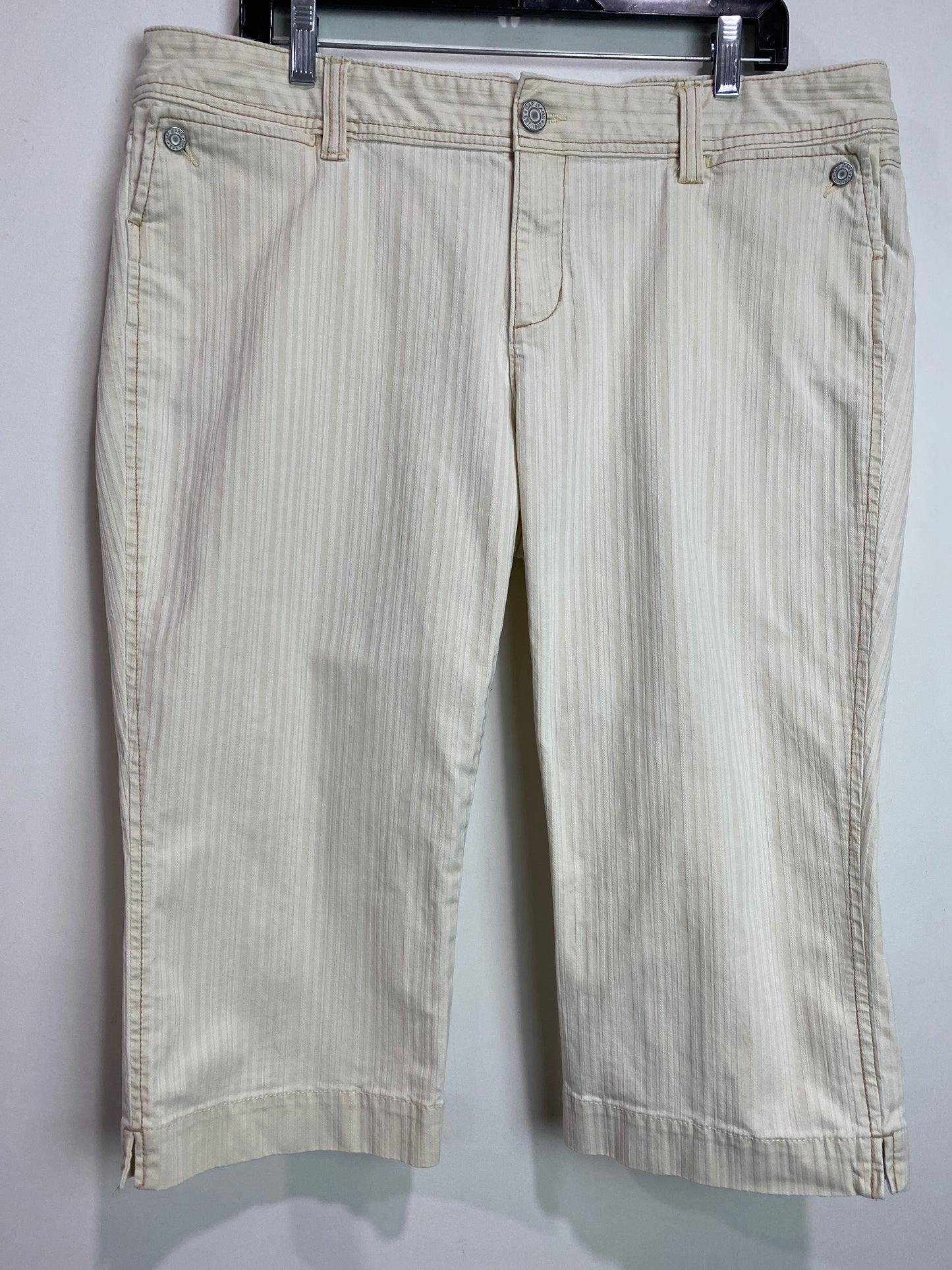 Cream Capris Gap, Size 16