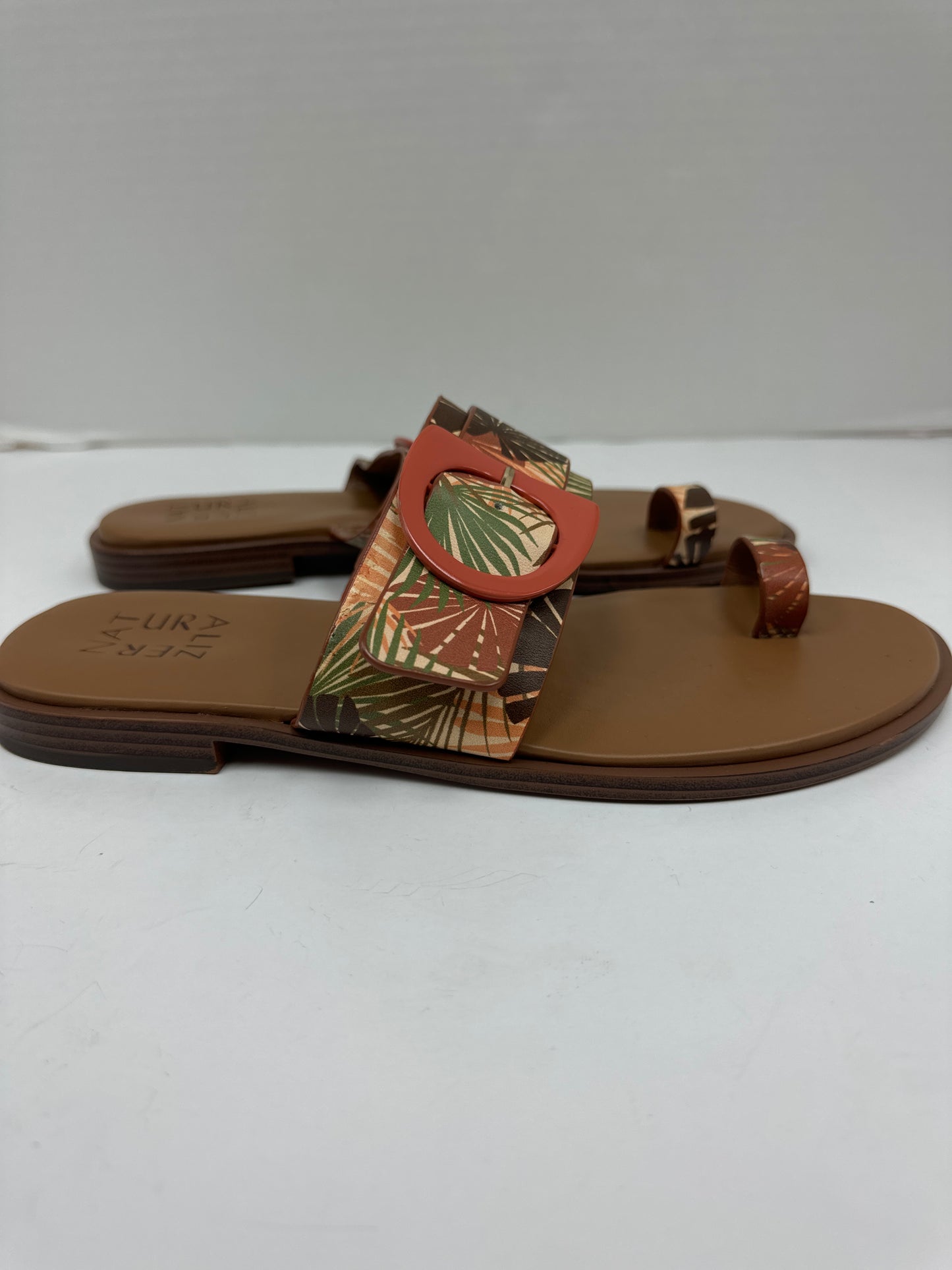 Tan Sandals Flats Naturalizer, Size 7.5