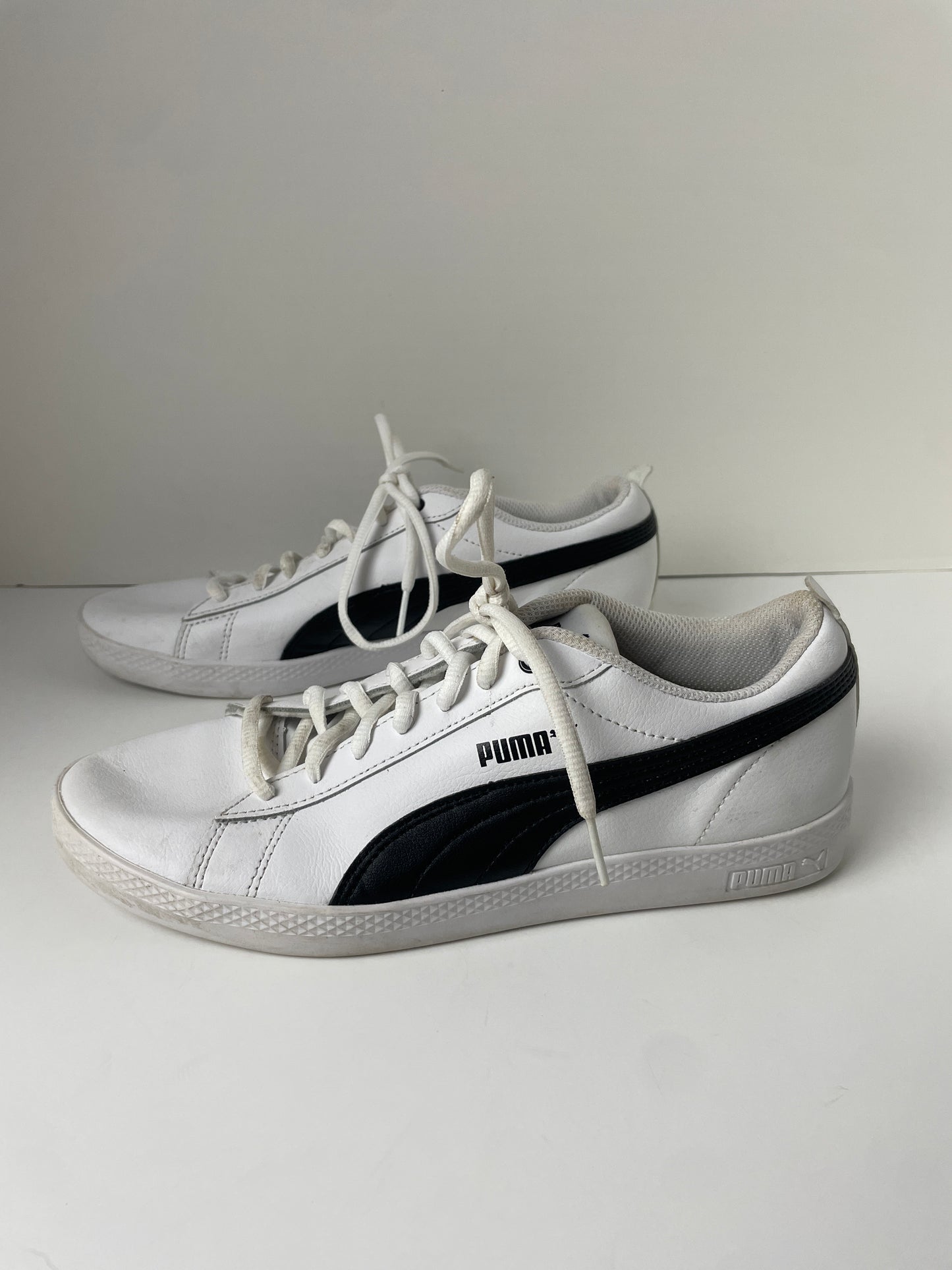 White Shoes Sneakers Puma, Size 8.5