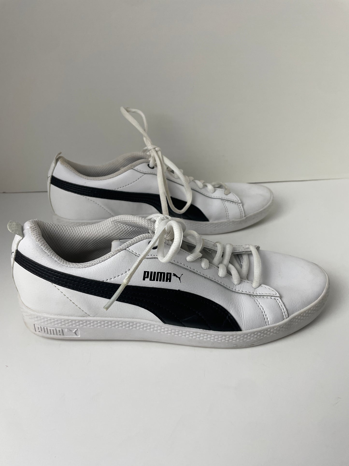 White Shoes Sneakers Puma, Size 8.5