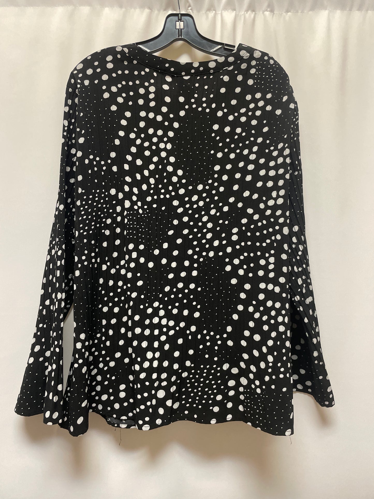 Top Long Sleeve By East 5th In Black, Size: Xl