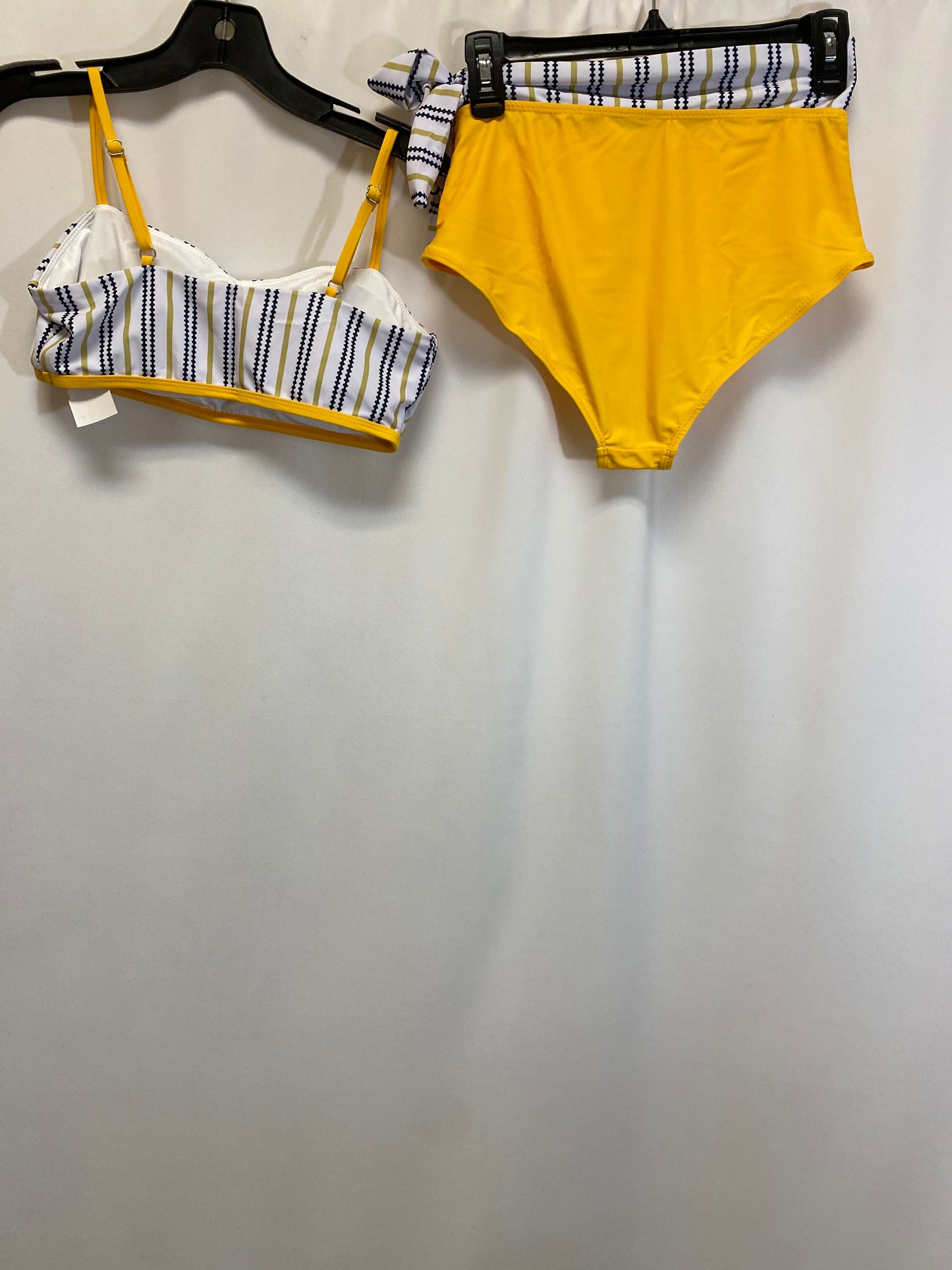 Swimsuit 2pc By Clothes Mentor In Yellow, Size: M