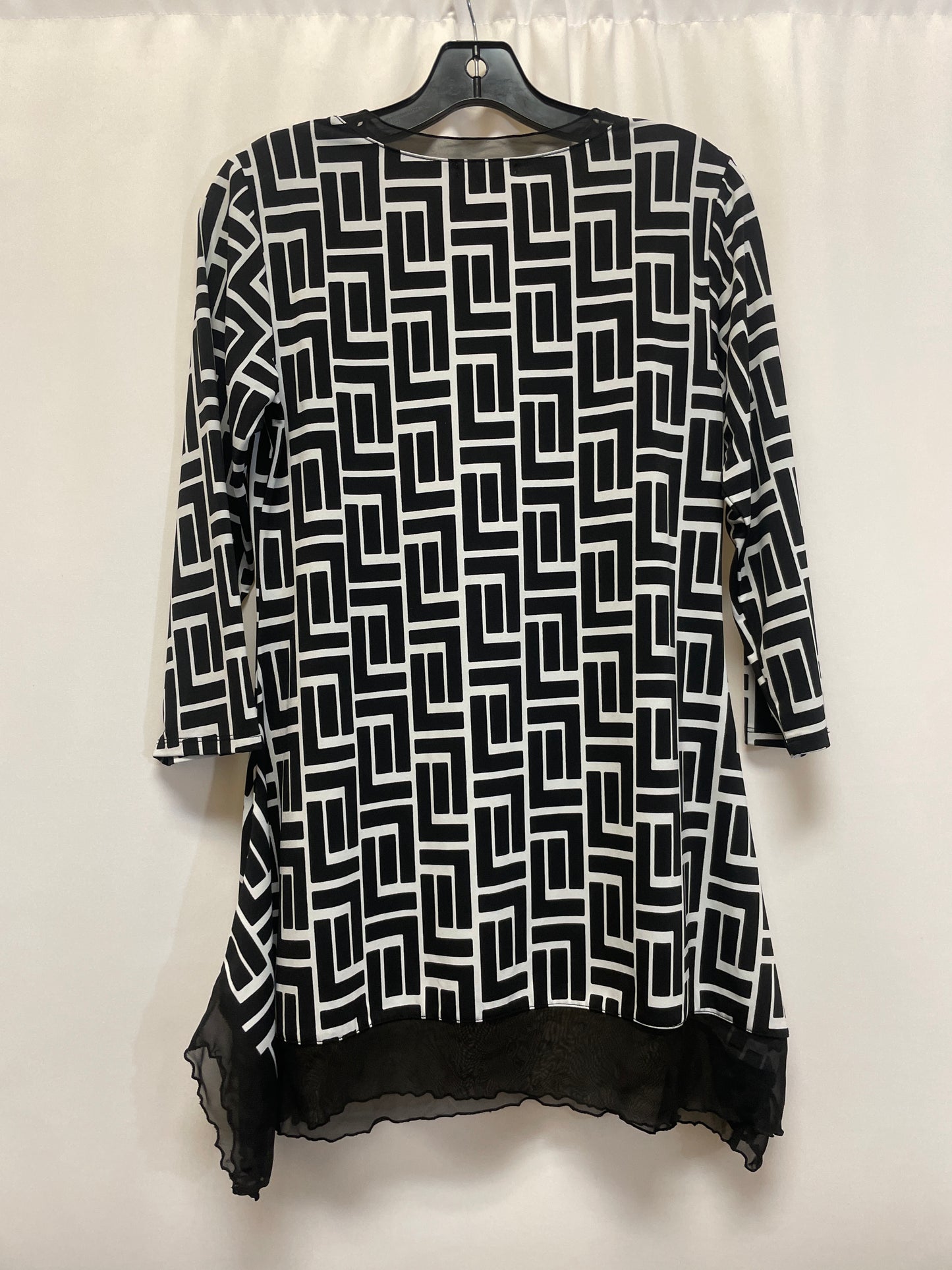 Top 3/4 Sleeve By Cato In Black & White, Size: S