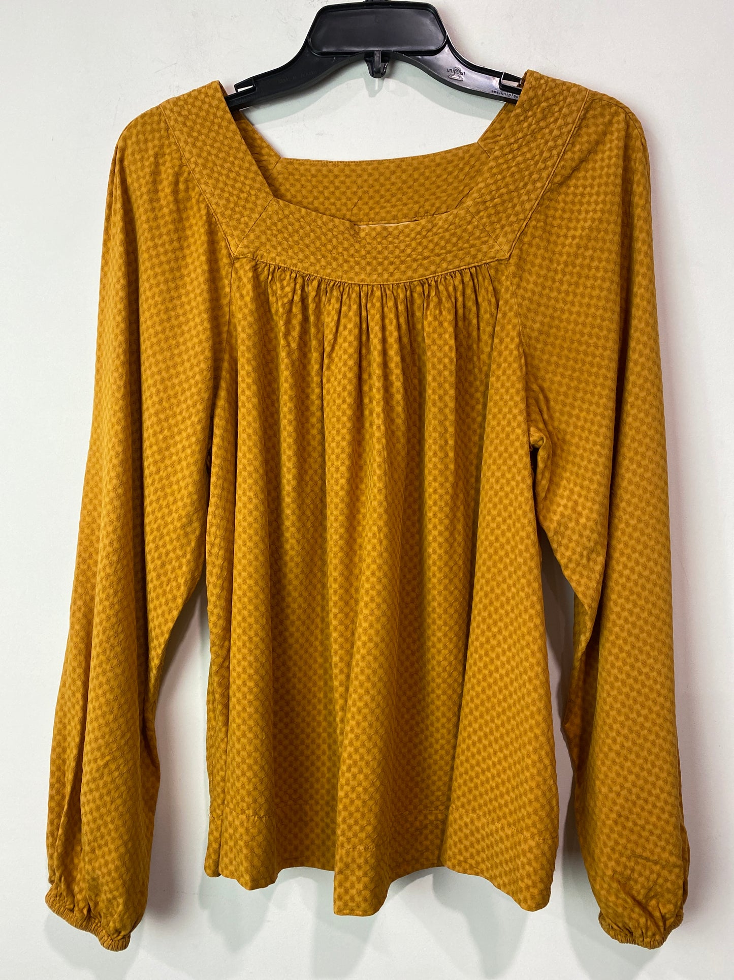 Top Long Sleeve By Universal Thread In Yellow, Size: M