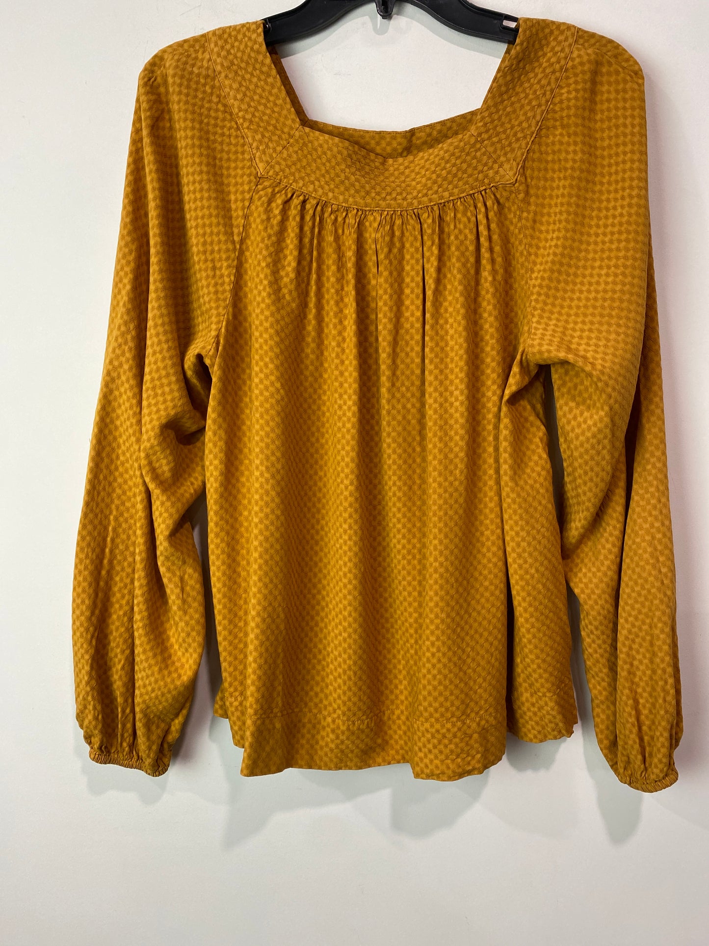 Top Long Sleeve By Universal Thread In Yellow, Size: M