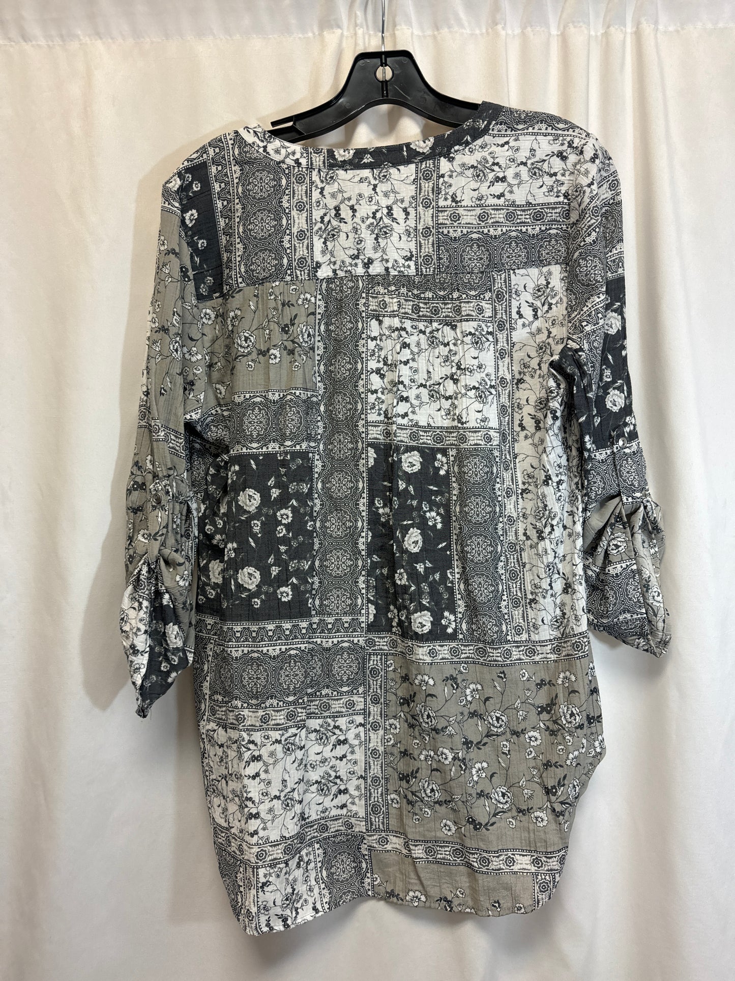 Top Long Sleeve By Kim Rogers In Grey, Size: M