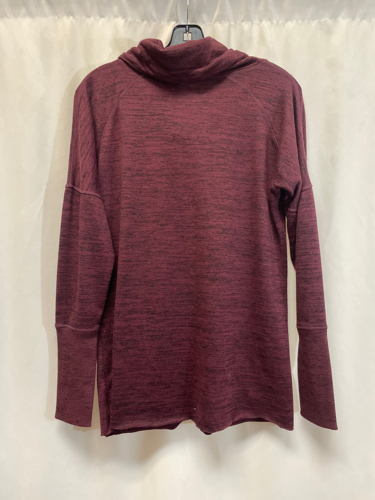 Athletic Top Long Sleeve Crewneck By Athleta In Maroon, Size: S