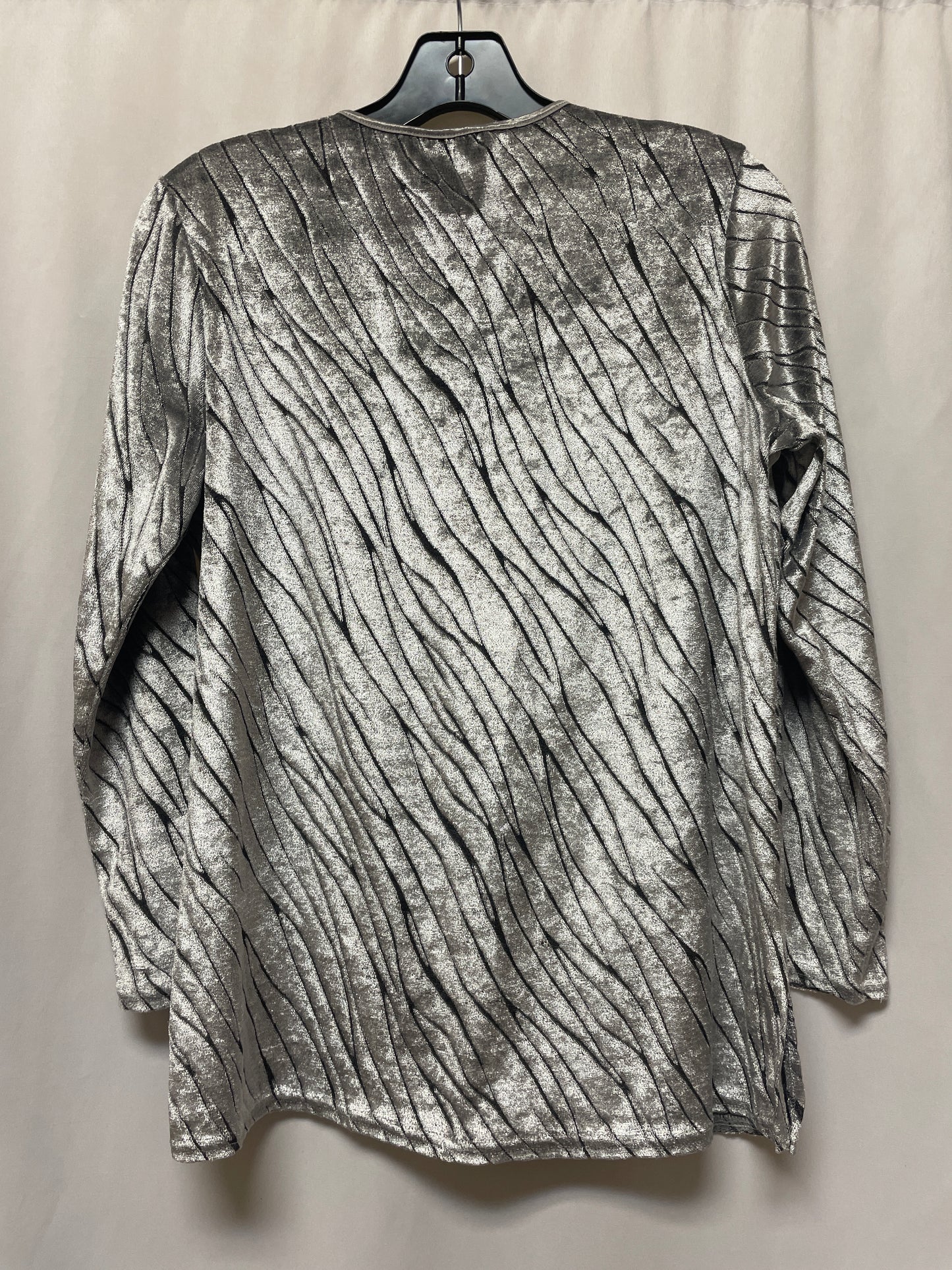 Top Long Sleeve By Kathy Lee In Silver, Size: M