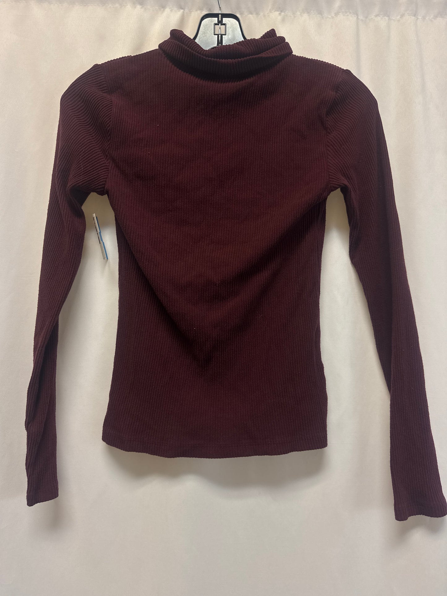 Top Long Sleeve By Old Navy In Maroon, Size: S