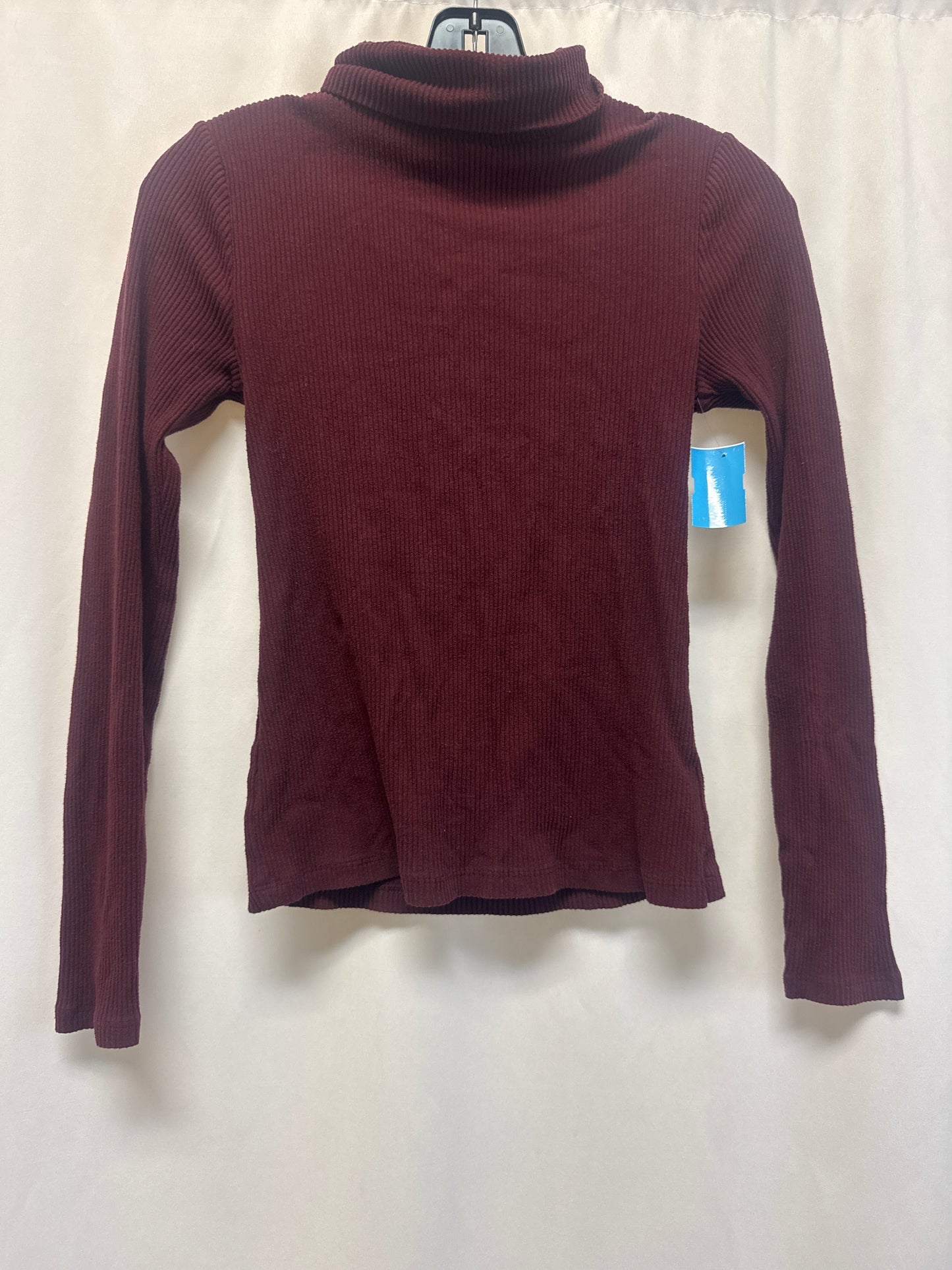 Top Long Sleeve By Old Navy In Maroon, Size: S