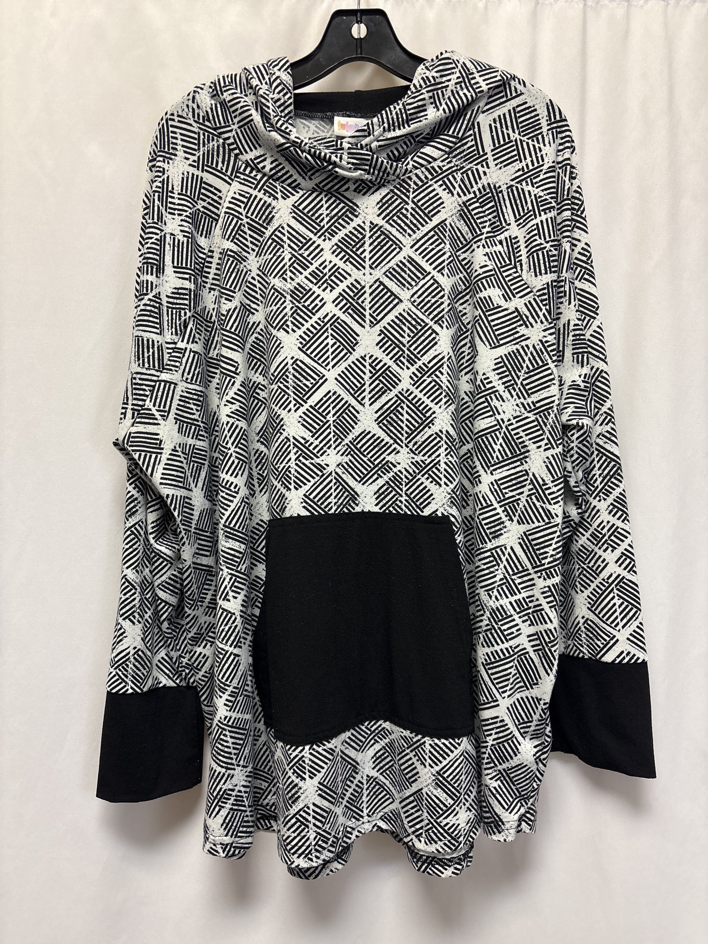 Top Long Sleeve By Lularoe  Size: 3x