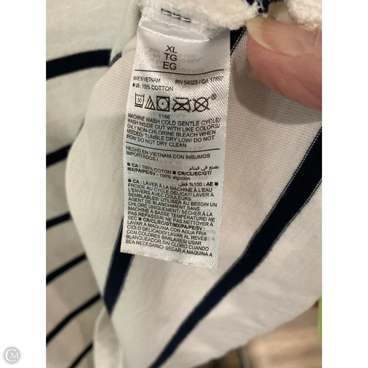 Top Long Sleeve By Old Navy In White, Size: Xl