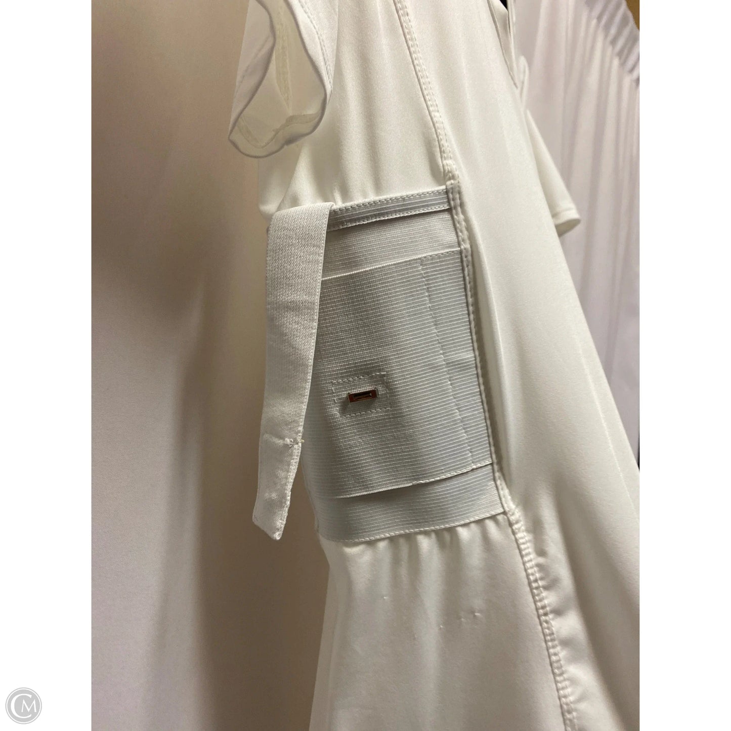 Top Short Sleeve By Clothes Mentor In White, Size: L