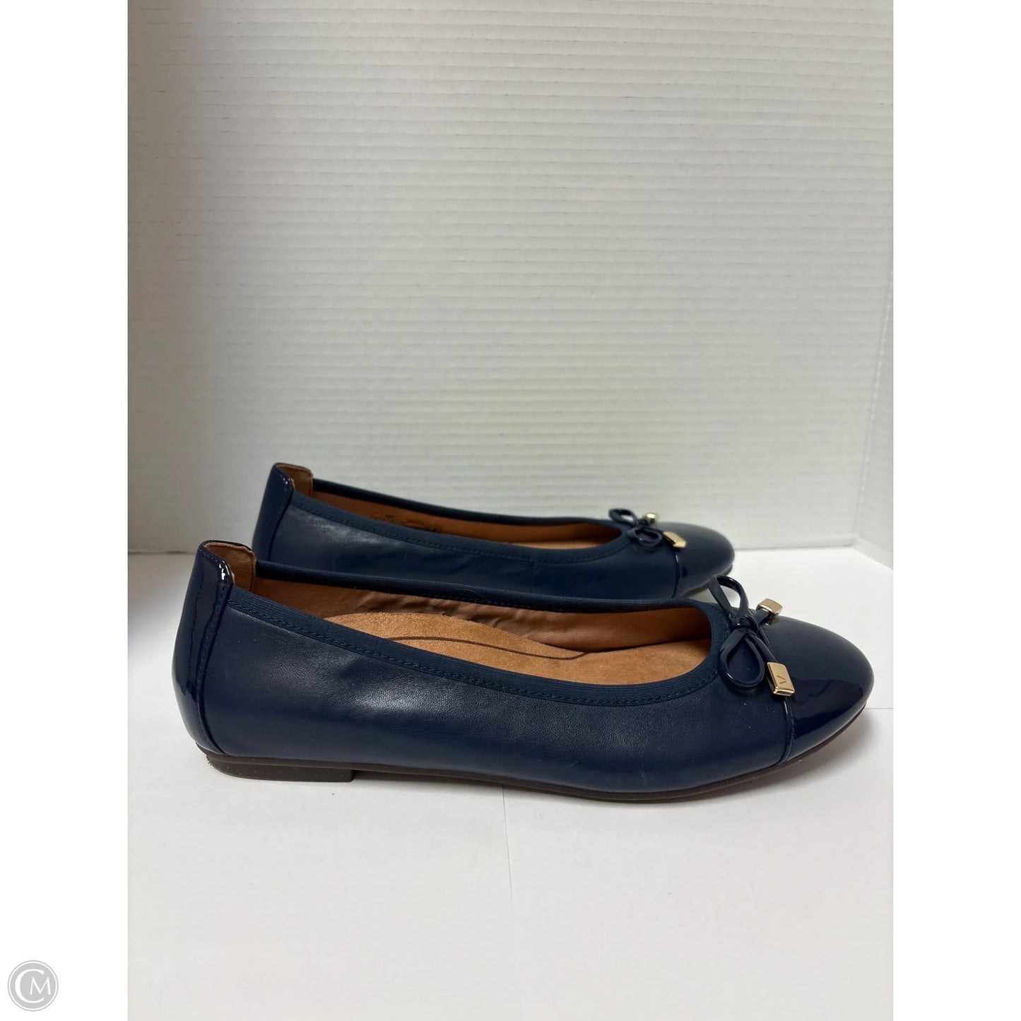 Shoes Flats By Vionic In Navy, Size: 7